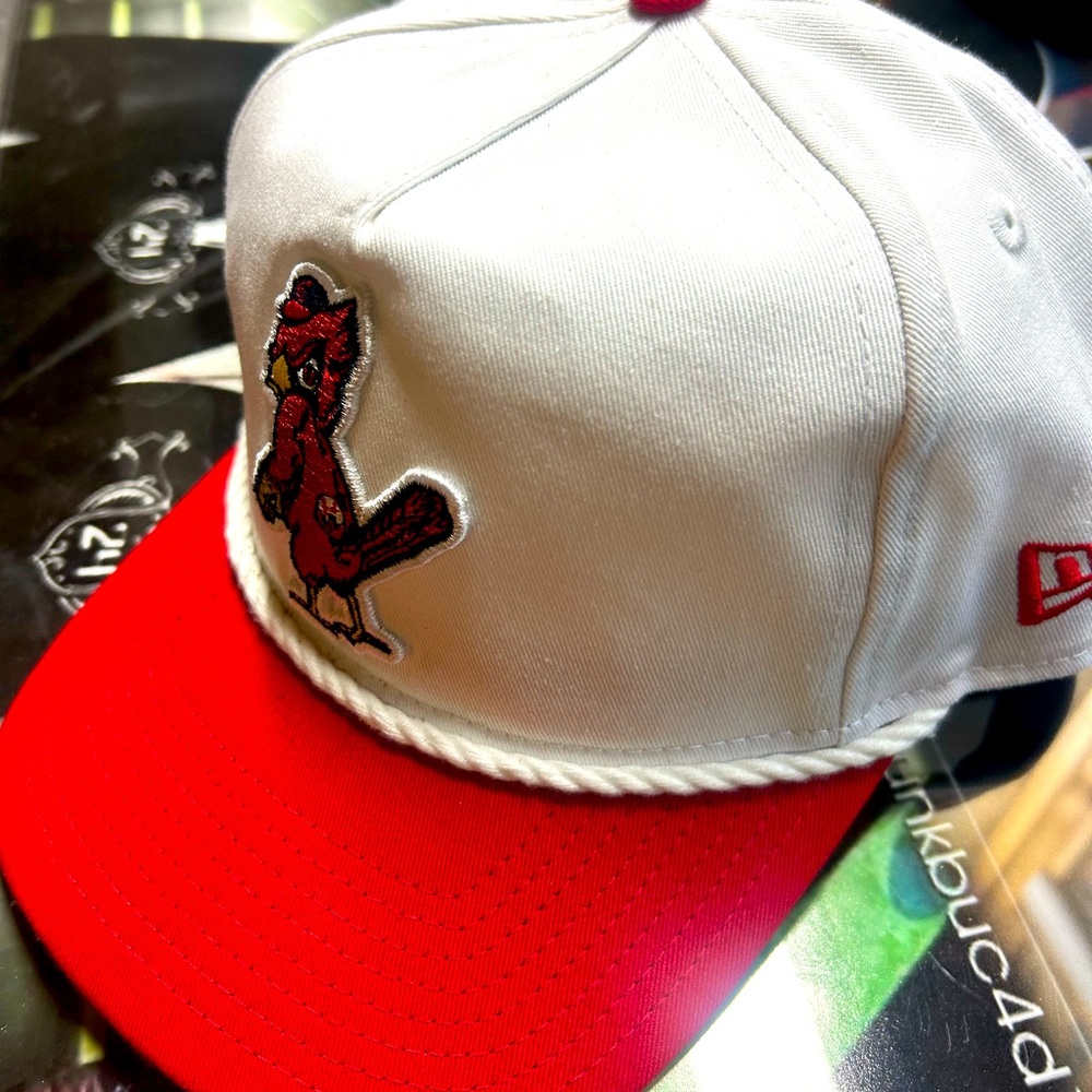 4 St. Louis Cardinals hats